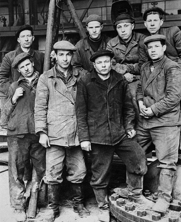 Передовая бригада Рязанского отделения треста «Центрэнергомонтаж» Четверика Л.И. на монтаже котла № 1.1959 год